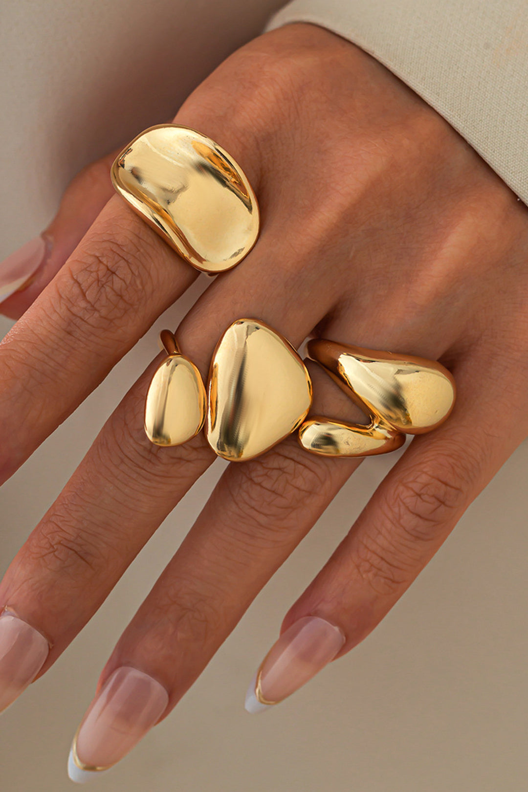 Anillos irregulares de metal