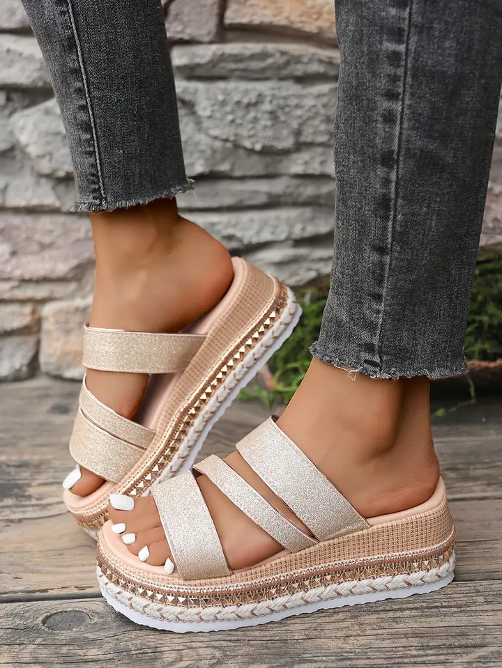 Sabela - Elegantes sandalias doradas de cuña
