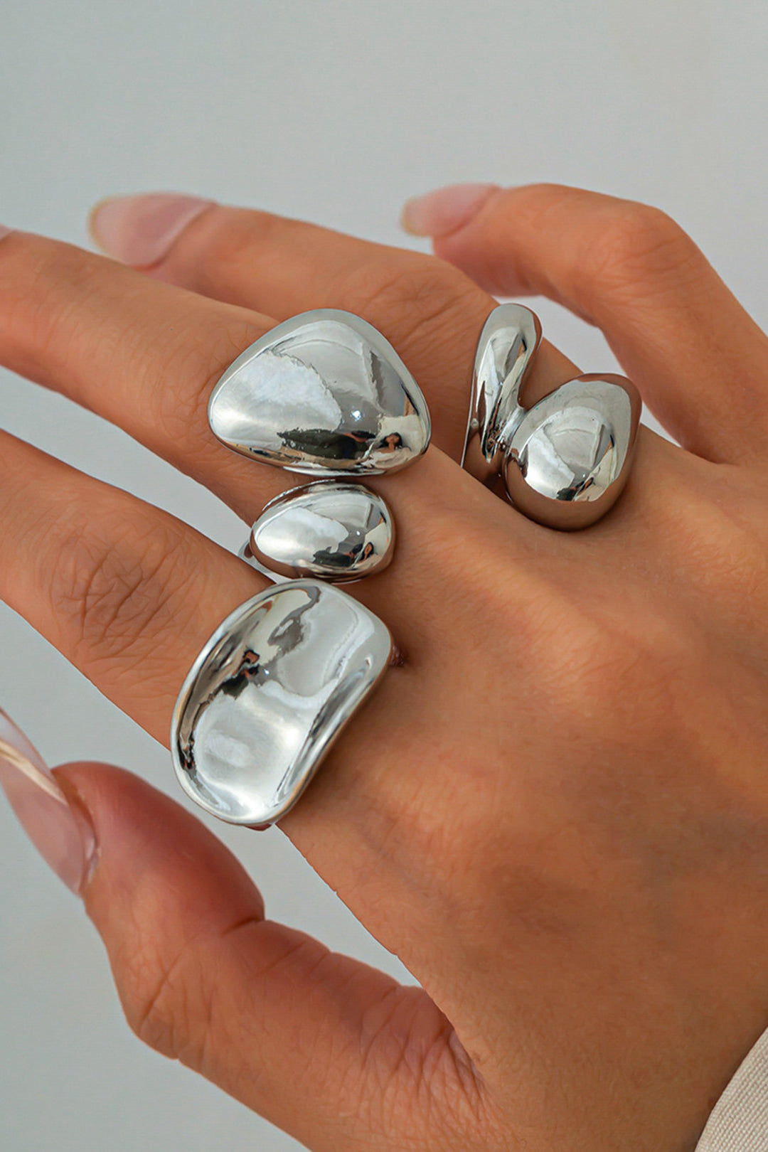 Anillos irregulares de metal