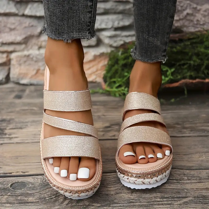 Sabela - Elegantes sandalias doradas de cuña