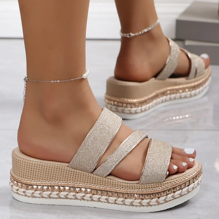 Sabela - Elegantes sandalias doradas de cuña