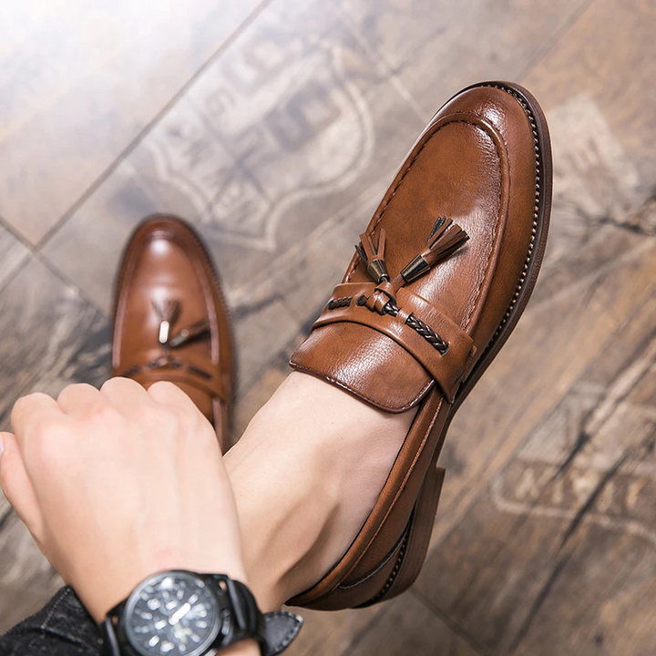 Mocasines de piel con borlas