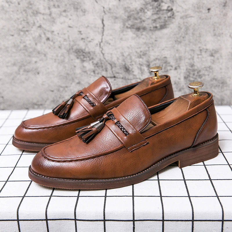 Mocasines de piel con borlas