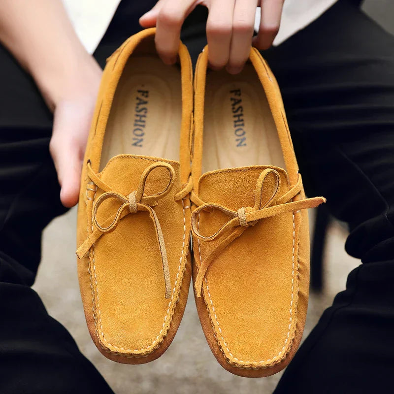 Mocasines casuales de ante para el verano.