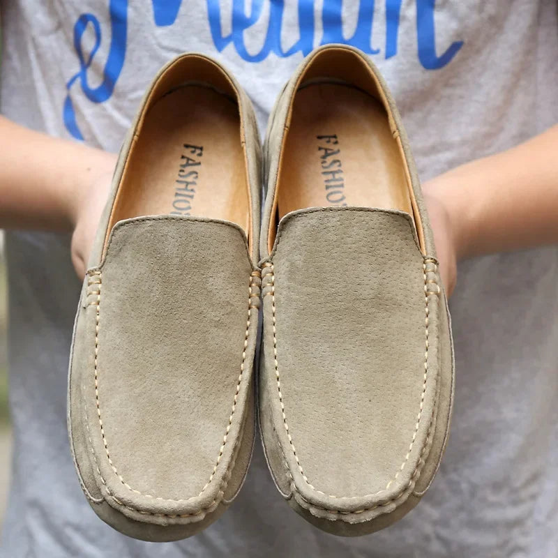 Mocasines elegantes de ante de primera calidad.