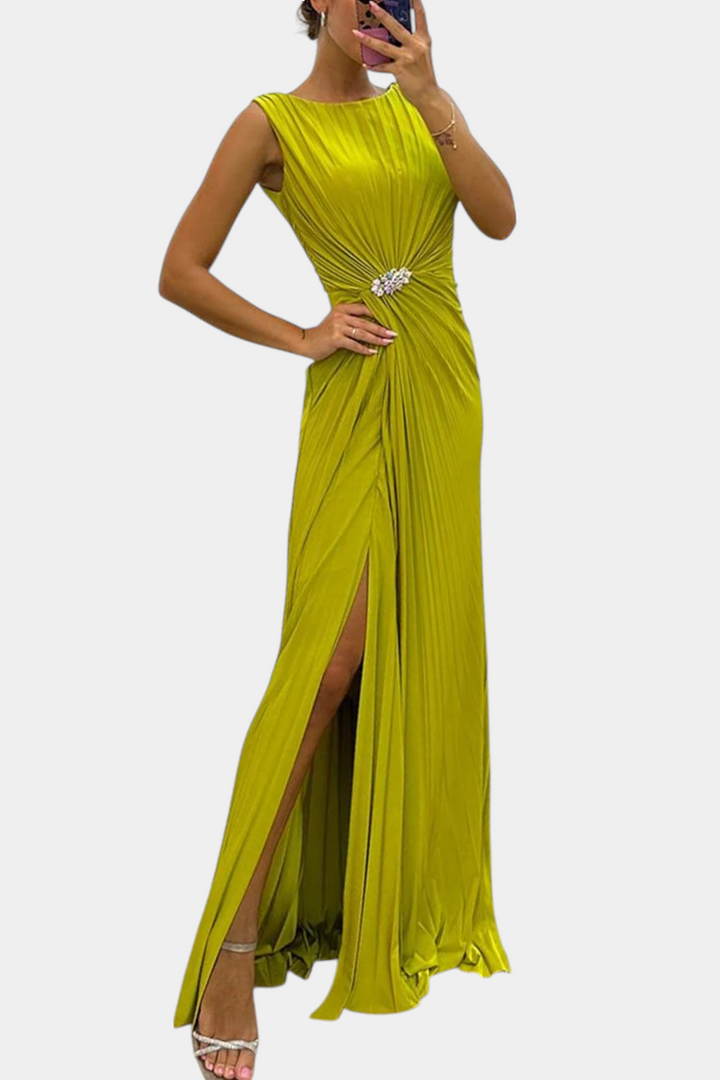 Shiloh Vestido Maxi Plisado con Abertura Lateral y Escote Cruzado