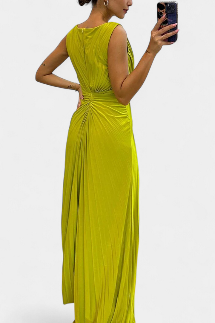 Shiloh Vestido Maxi Plisado con Abertura Lateral y Escote Cruzado