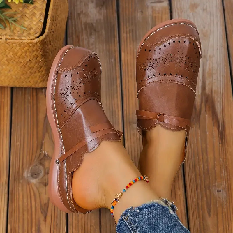 Amelia - Comfortable clogs with artisanal design